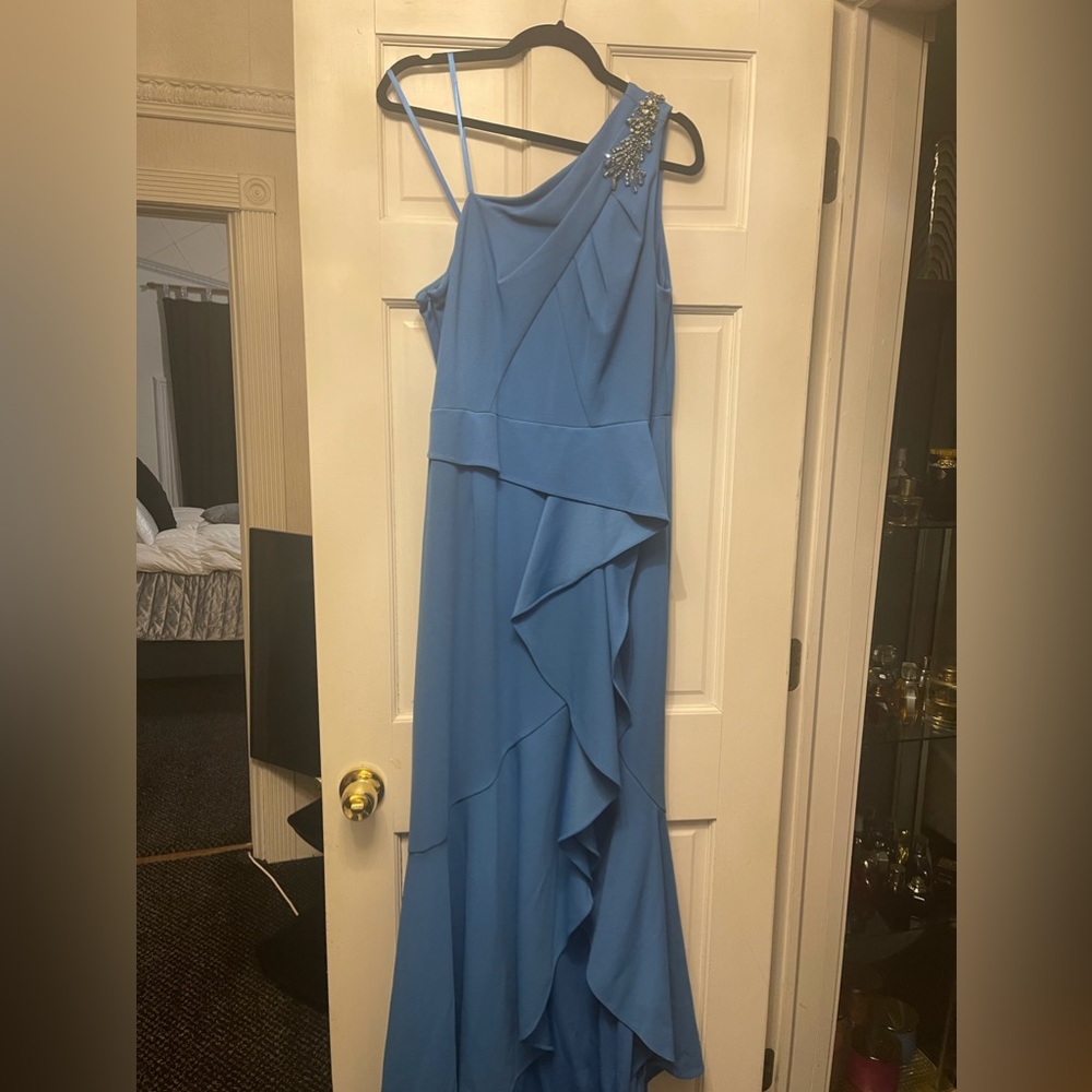Prom dress - Picture 3 of 6